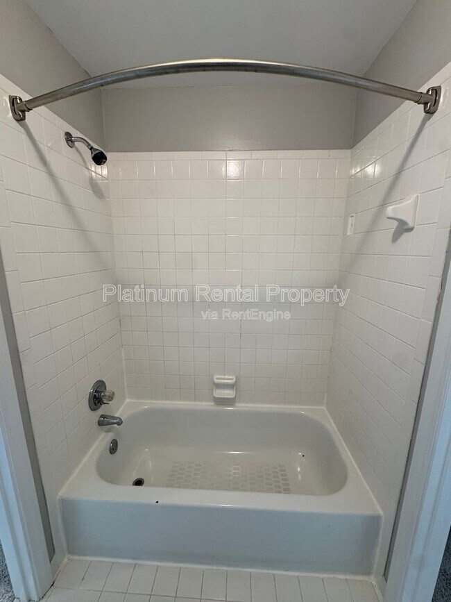 Building Photo - 425 Water Shadow Ln