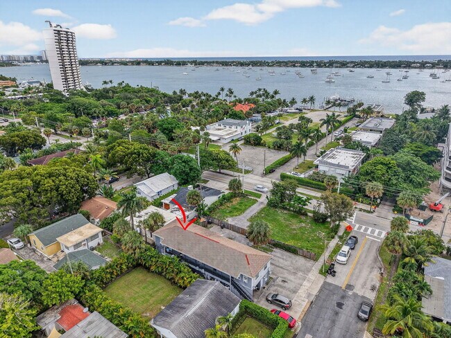 Building Photo - 409 47th St