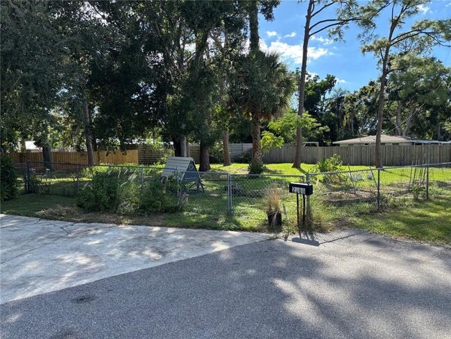 Building Photo - 2866 E Rainbow Cir