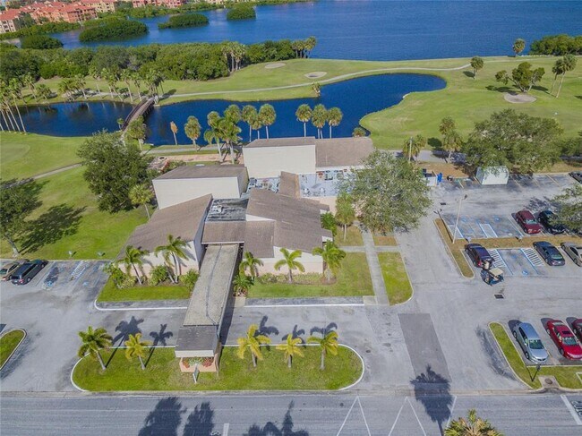 Building Photo - 2700 Cove Cay Dr
