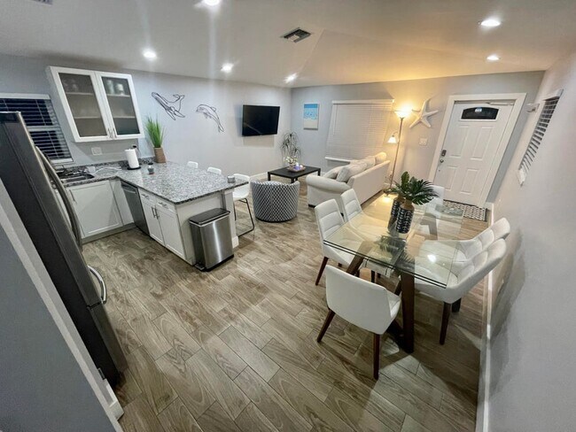 Building Photo - 601 N E St