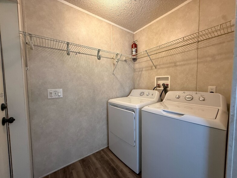 Building Photo - 11924 Springbrook Ct