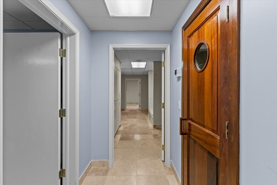 Building Photo - 200 Asphodel Dr