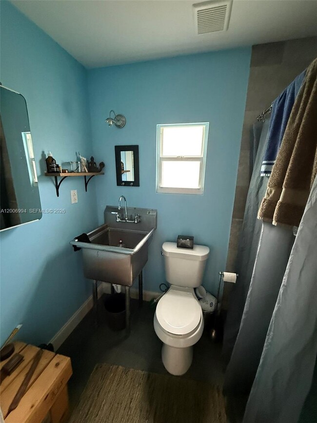 Building Photo - 294 NE 57th St