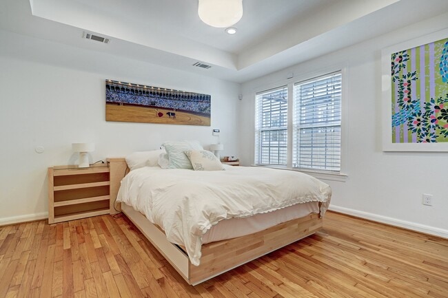 Building Photo - 1523 Harvard St