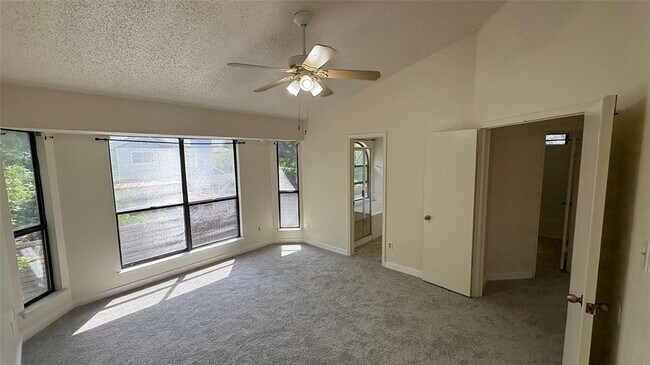 Building Photo - 4703 Saloma Pl