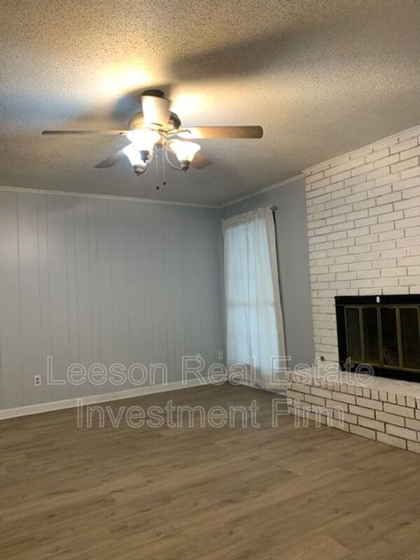 Building Photo - 302 Avenida Dr
