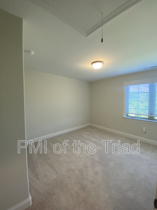 Building Photo - 3835 Thistleberry Rd