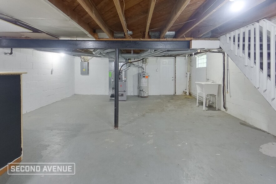Building Photo - 610 Churchill Ave