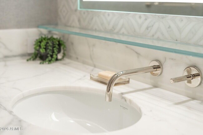 Building Photo - 6587 N Palmeraie Blvd