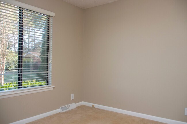 Building Photo - Heart of Madison City! Madison City Schools!