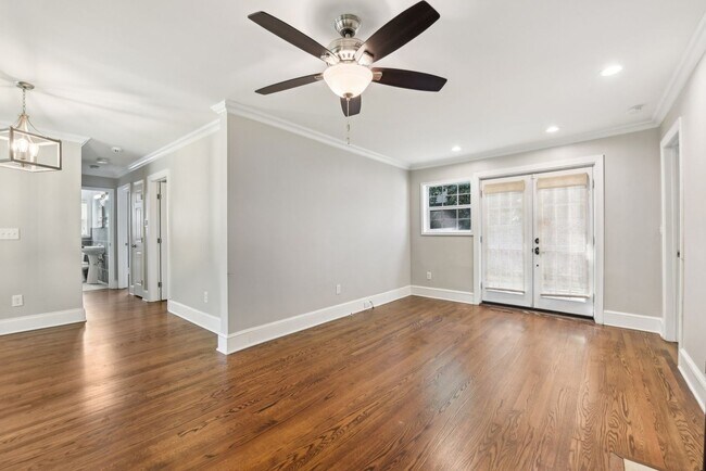 Building Photo - Charming 3BR House in Charlotte