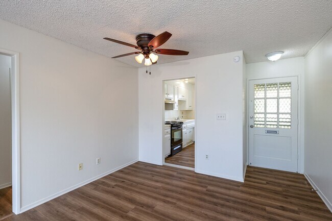 Building Photo - 173 W Elfin Green