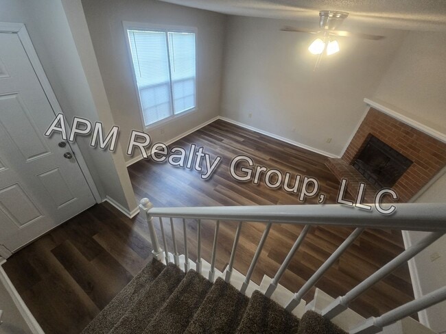Building Photo - Updated Harbison Townhouse