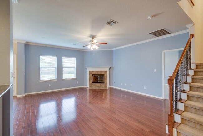 Building Photo - 14821 Fernhill Dr