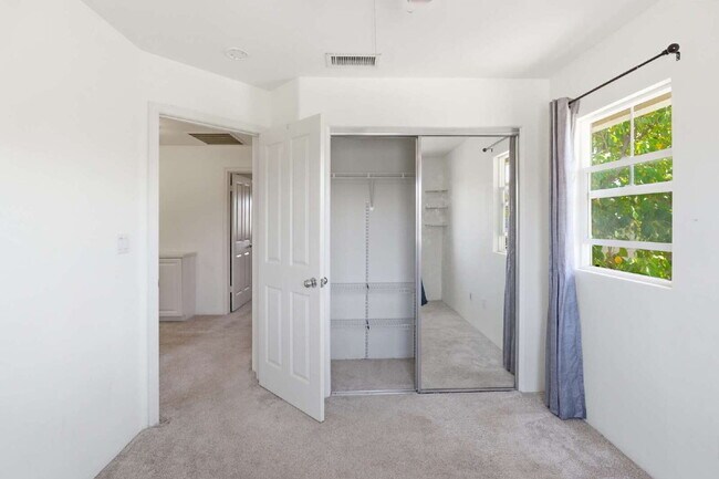 Building Photo - 3BR/2.5BA Townhome w/ 2-Car Garage & Solar – Ewa Beach