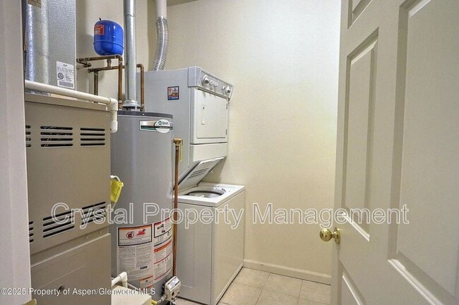 Building Photo - 2701 Midland Ave