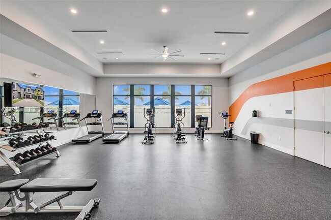 Building Photo - 403 NE 212th St