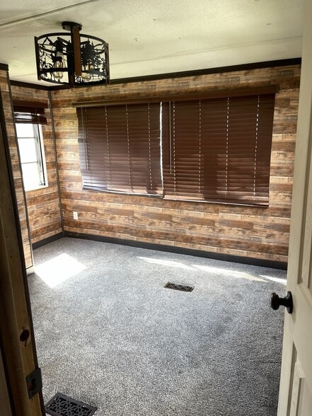 Building Photo - 984 Caldwell Ave