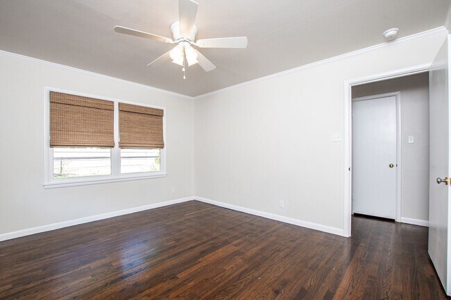 Building Photo - Renovated 3 Bed / 2 Bath Brick Home with 2-Car Garage & Fenced Yard in North Temple
