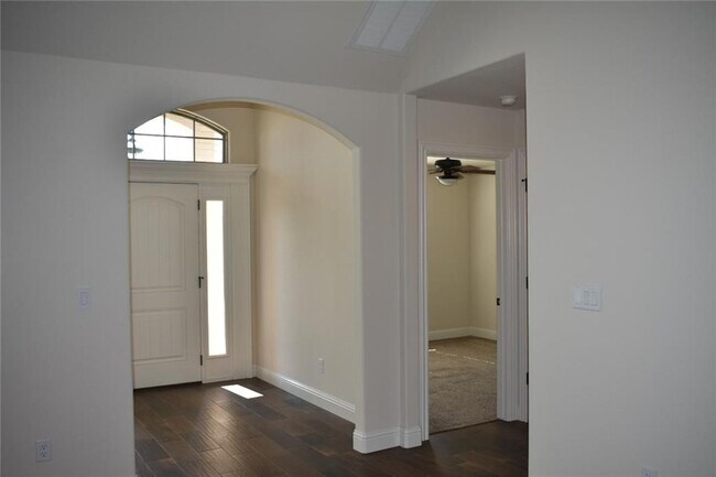 Building Photo - 1740 Sunrise Cir