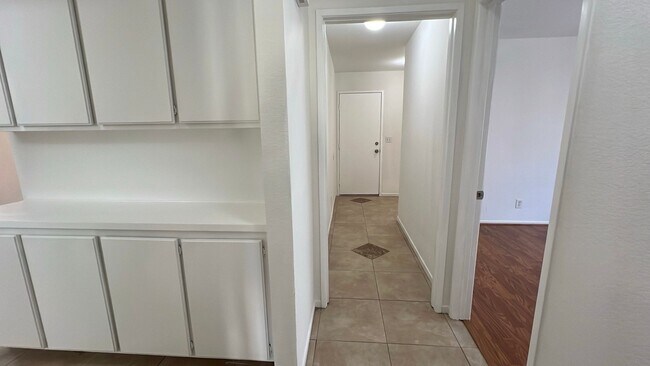 Building Photo - East Lancaster Home