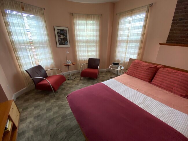 Building Photo - 116 W Newton St