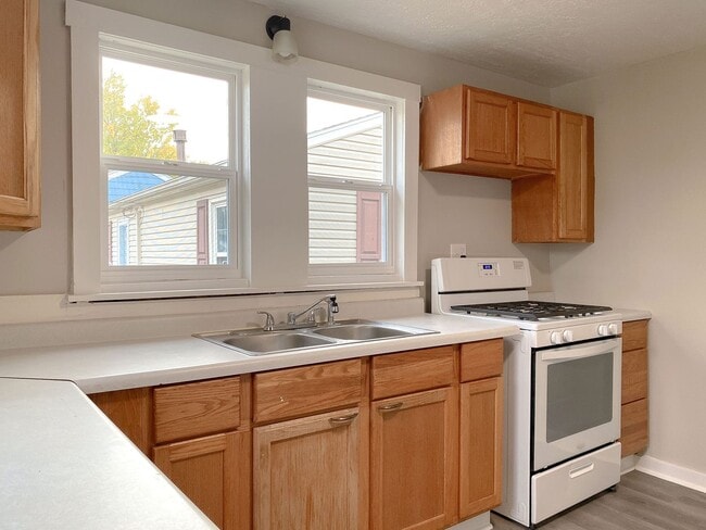 Building Photo - Charming 2-bedroom, 1 bath