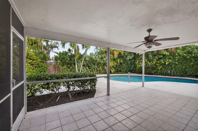 Building Photo - 1242 N Harbor Dr