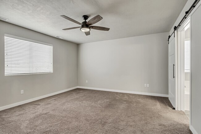 Building Photo - 258 W Willow Creek Dr