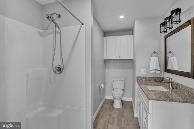 Building Photo - 933 N Hanover St