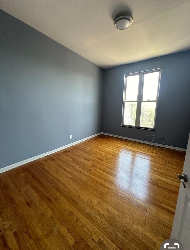 Building Photo - 5943 S Indiana Ave