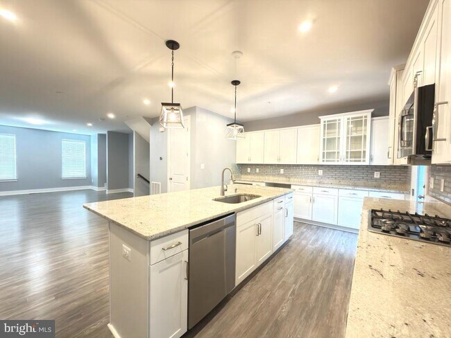 Building Photo - 2512 Buckthorn Dr