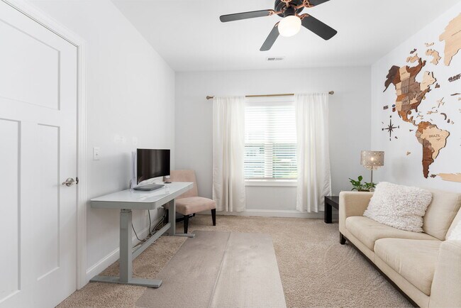 Building Photo - 107 E Barred Owl Dr
