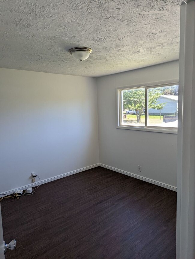 Building Photo - Charming 3 bedroom 1 bath home in Rexburg!