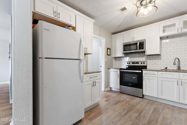 Building Photo - 4/2 in Lucedale