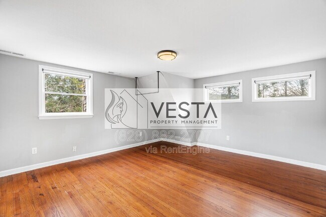 Building Photo - 4 Riddle Rd