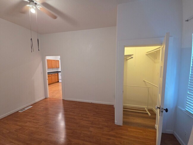 Building Photo - Beautiful 2 bedroom home with large detatched garage