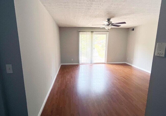 Building Photo - 525 Lowell Ave