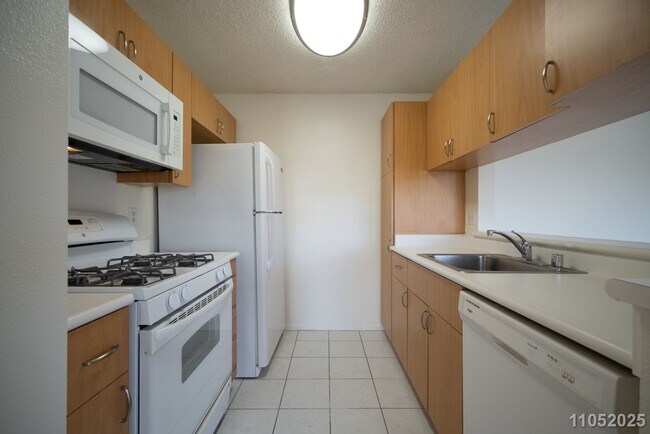 Building Photo - Move-In Ready! 2br, 2ba in Ewa, $2650, Sch...