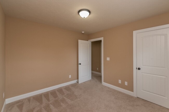 Building Photo - Like-new 4 bed/2.5 bath home for lease nea...