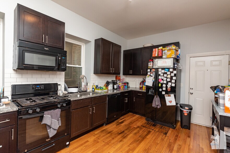 Building Photo - 2341 W Montana St