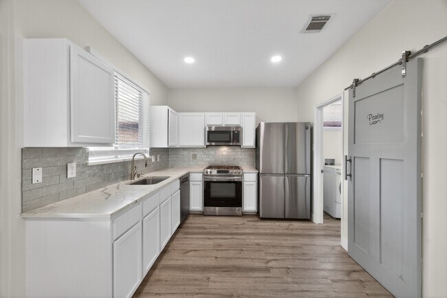 Building Photo - 918 Ivycroft Ln
