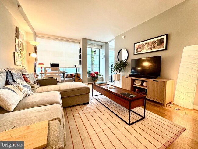 Building Photo - 1101 3rd St SW