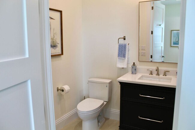 Building Photo - Fully Furnished 3 Bedroom, 3.5 Bath Home with Stunning Intracoastal Views