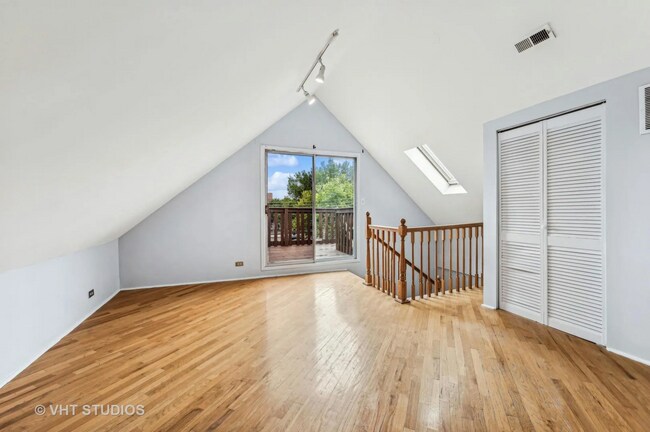 Building Photo - 2103 W Cuyler Ave
