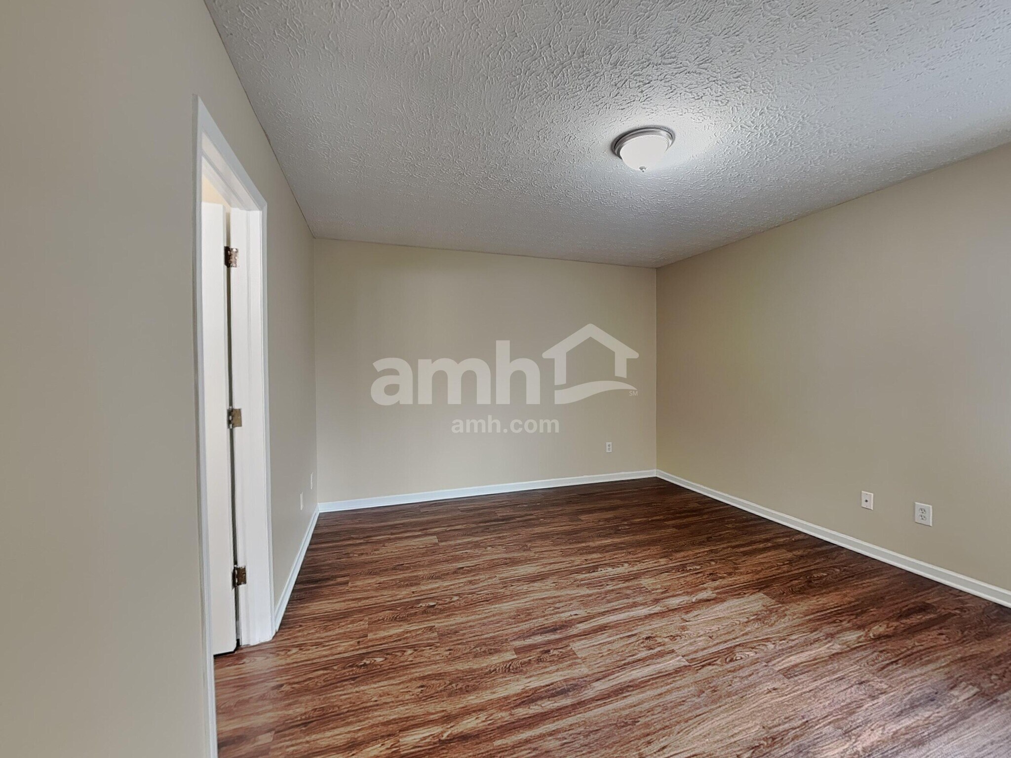 Building Photo - 2855 Southfield Village Dr
