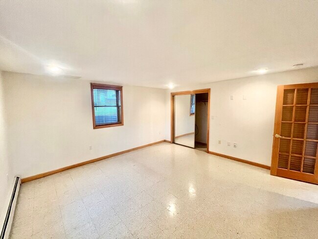 Building Photo - 120 Savage St