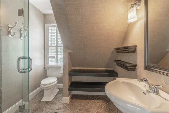 Building Photo - 530 Saddlebrook Dr