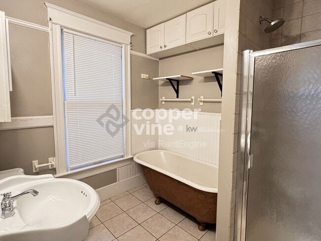 Building Photo - 146 Logan St